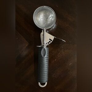Stainless Steel Ice Cream Scoop with Ergonomic Handle